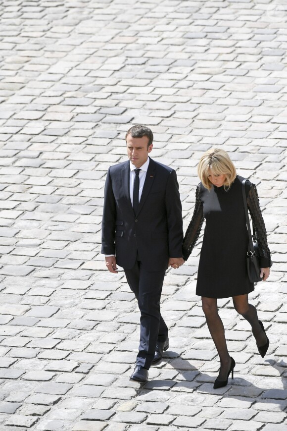 Le président Emmanuel Macron et sa femme Brigitte Macron (Trogneux) - Hommage national à Simone Veil (femme politique et rescapée de la Shoah) dans la cour d'Honneur des Invalides à Paris, France, le 5 juillet 2017. Simone Veil reposera avec son mari au Panthéon. © Pierre Perusseau/Bestimage