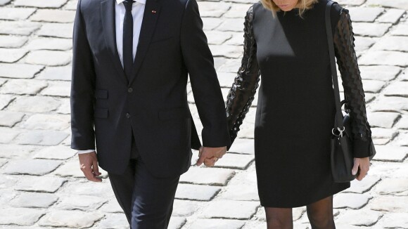 Emmanuel et Brigitte Macron main dans la main et unis pour Simone Veil