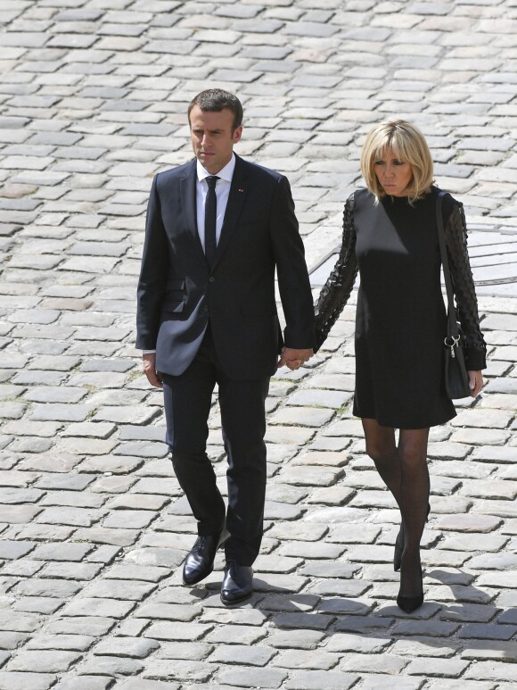 Le président Emmanuel Macron et sa femme Brigitte Macron (Trogneux) - Hommage national à Simone Veil (femme politique et rescapée de la Shoah) dans la cour d'Honneur des Invalides à Paris, France, le 5 juillet 2017. Simone Veil reposera avec son mari au Panthéon. © Pierre Perusseau/Bestimage