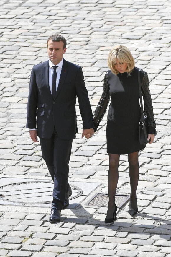 Le président Emmanuel Macron et sa femme Brigitte Macron (Trogneux) - Hommage national à Simone Veil (femme politique et rescapée de la Shoah) dans la cour d'Honneur des Invalides à Paris, France, le 5 juillet 2017. Simone Veil reposera avec son mari au Panthéon. © Pierre Perusseau/Bestimage