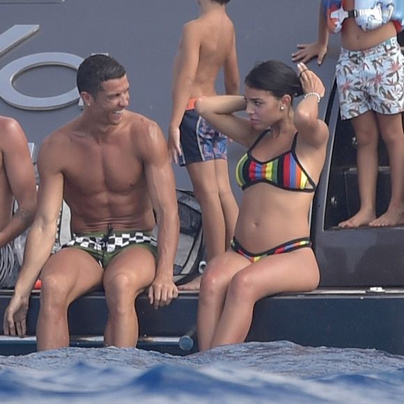 Cristiano Ronaldo en vacances avec sa compagne Georgina Rodriguez (enceinte?)) passent une journée avec des amis à Formentera, le 8 juillet 2017.