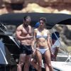 Alessandra Ambrosio sur le yacht "Just Smile" en bikini immaculé lors de ses vacances à Ibiza le 11 juillet 2017.