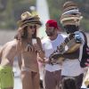 Exclusif - Alessandra Ambrosio essaye des chapeaux sur une plage d'Ibiza le 9 juillet 2017.