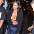 Kim Kardashian, accompagnée de son assistante Stephanie Shepherd, est allée diner avec ses amis Jonathan Cheban et Simon Huck au restaurant Estiatorio Milos à New York. Le 10 juillet 2017.