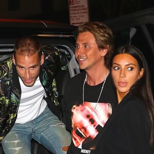Kim Kardashian, accompagnée de son assistante Stephanie Shepherd, est allée diner avec ses amis Jonathan Cheban et Simon Huck au restaurant Estiatorio Milos à New York. Le 10 juillet 2017.