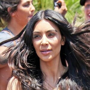 Kim Kardashian emmène sa fille North West chez Color Me Mine à Calabasas le 22 juin 2017.