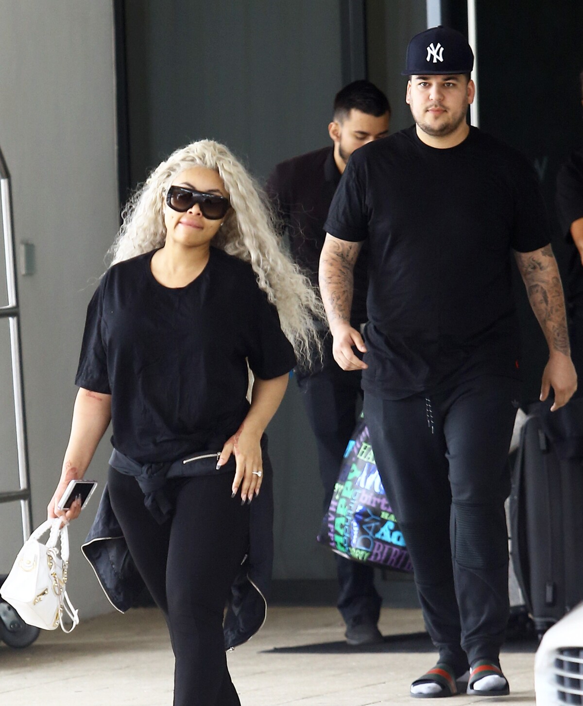 Photo : Blac Chyna, enceinte, et son fiancé Rob Kardashian quittent leur  hôtel de Miami le 18 mai 2016 - Purepeople