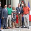 François Hollande, Alek Skarlatos, Jane D. Hartley (Ambassadrice des États-Unis en France), Spencer Stone, Anthony Sadler - Les héros américains et britannique qui ont maîtrisé Ayoub El-Khazzani dans le Thalys reçoivent la Légion d'honneur par le président François Hollande au palais de l'Elysée à Paris le 24 août 2015.