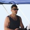 Exclusif - Zachary Quinto s'amuse et cours dans les vagues avec son compagnon Miles McMillan et son chien en vacances à Tulum au Mexique, le 3 juillet 2017