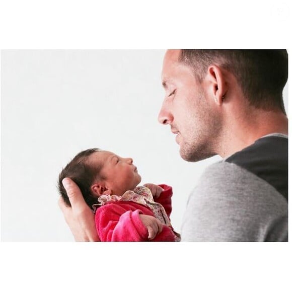 Anaïs Poumarat dévoile le visage et le prénom de son premier enfant avec Renaud Lavillenie sur Instagram le 17 juillet 2017.
