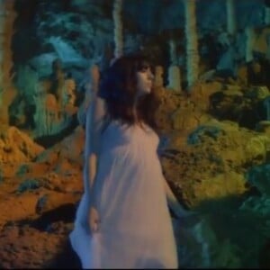 La chanteuse Nolwenn Leroy dans le clip de Gemme.