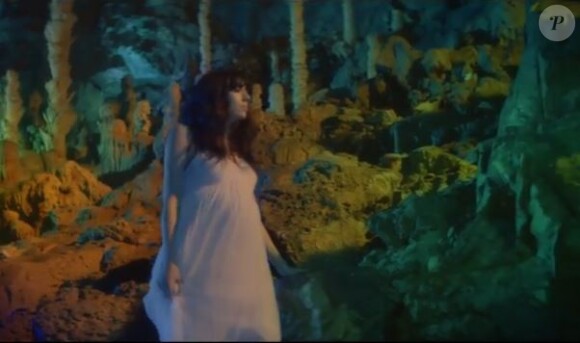 La chanteuse Nolwenn Leroy dans le clip de Gemme.