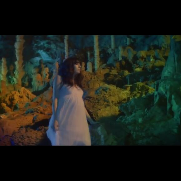 La chanteuse Nolwenn Leroy dans le clip de Gemme.