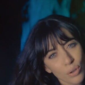 Nolwenn Leroy dans le clip de son single Gemme.