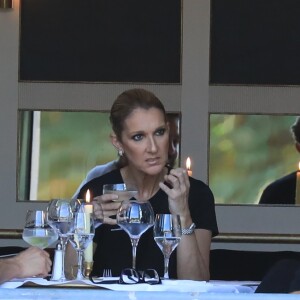 Céline Dion dîne avec son danseur Pepe Munoz et un ami au restaurant "Chez Loulou" au musée des arts décoratifs à Paris le 7 juillet 2017.