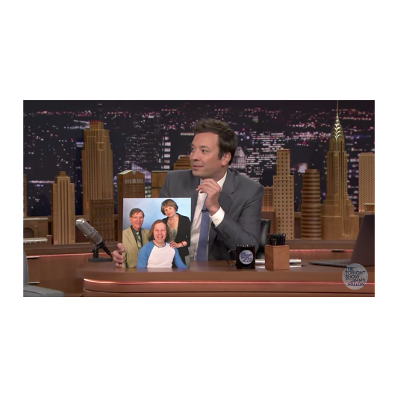 Jimmy Fallon évoquant le tube "Moustache" de Philippe Katerine dans son talk show "The Tonight Show Starring Jimmy Fallon" le 17 juillet 2017