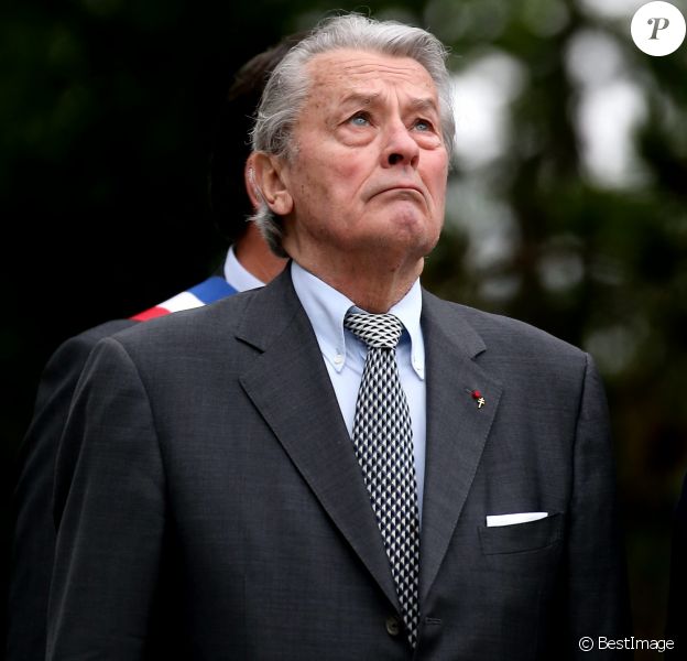 Alain Delon participe aux commémorations du 76e anniversaire de l'Appel du 18 juin prononcé par le Général de Gaulle en 1940 à Colombey-les-deux-Eglises, le 18 Juin 2016. © Dominique Jacovides/Bestimage