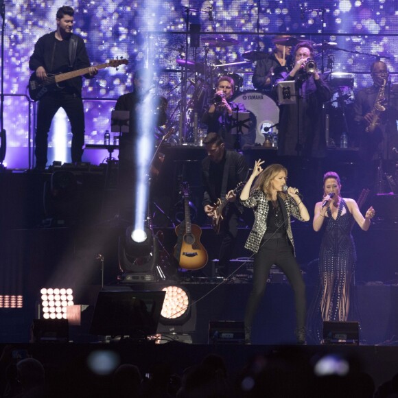 Céline Dion en concert au stade Allianz Riviera à Nice le 20 juillet 2017. Elle a rendu hommage aux victimes de l'attentat du 14 juillet 2016.
