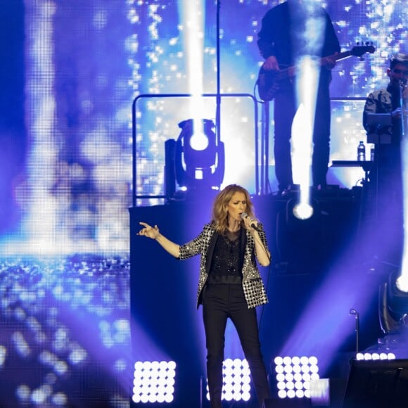 Céline Dion en concert au stade Allianz Riviera à Nice le 20 juillet 2017. Elle a rendu hommage aux victimes de l'attentat du 14 juillet 2016.