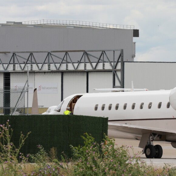 Céline Dion quitte Paris pour se rendre à Nice ou elle sera en concert le 20 juillet 2017.