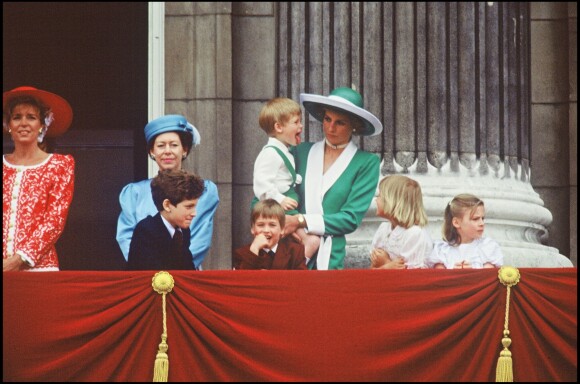 Archives - La princesse Margaret, le prince William, le prince Harry et la princesse Lady Di assistent à la parade "Trooping the colour" à Londres le 12 juin 1988.