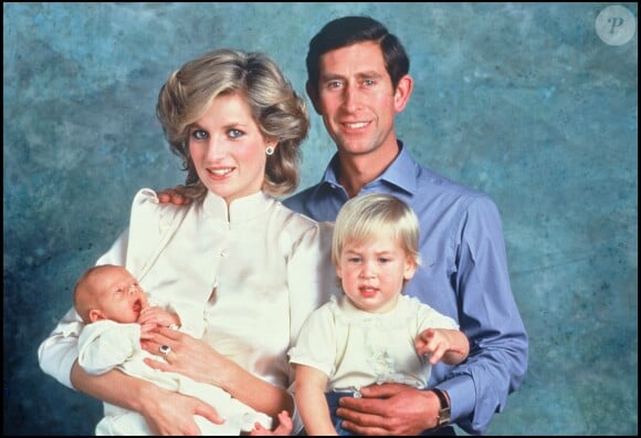 Archives - La princesse Lady Diana, le prince Charles et leurs fils Harry et William en 1984.