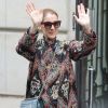 Céline Dion quitte son hôtel le Royal Monceau à Paris pour se rendre se rendre à Berlin en Allemagne ou elle donnera un concert au Mercedes-Benz Arena le 23 juillet 2017.