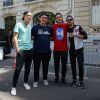 René-Charles Angélil (fils de Céline Dion) pose avec des fans devant l'hôtel Royal Monceau à Paris le 21 juillet 2017.