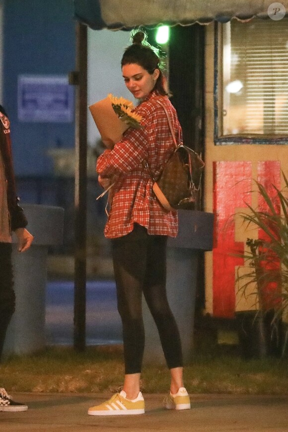 Exclusif - Kendall Jenner et deux amis, dont Taco (Travis Bennett), de sortie à West Hollywood, le 23 juillet 2017.