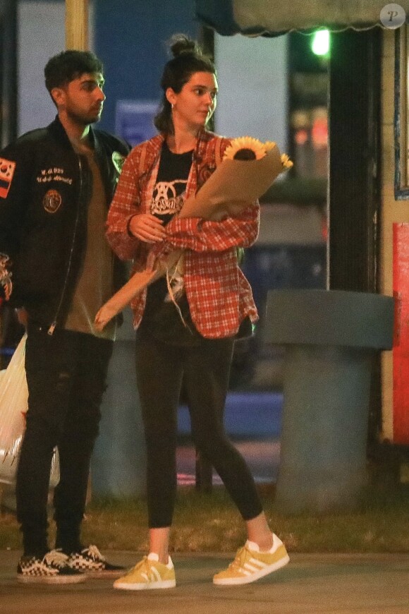 Exclusif - Kendall Jenner et deux amis, dont Taco (Travis Bennett), de sortie à West Hollywood, le 23 juillet 2017.