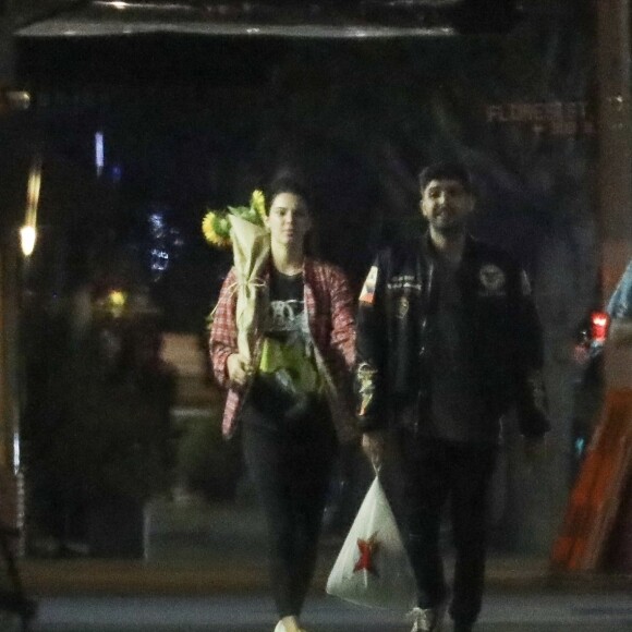 Exclusif - Kendall Jenner et deux amis, dont Taco (Travis Bennett), de sortie à West Hollywood, le 23 juillet 2017.