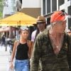 Mickey Rourke à la sortie du Cafe Roma avec un ami à Beverly Hills, le 15 juillet 2017