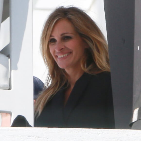 Julia Roberts lors d'une séance photo dans une maison au bord de la mer dans le quartier de Malibu à Los Angeles, le 13 juin 2017. © CPA/Bestimage