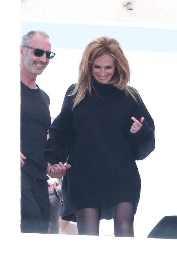 Julia Roberts lors d'une séance photo dans une maison au bord de la mer dans le quartier de Malibu à Los Angeles, le 13 juin 2017. © CPA/Bestimage