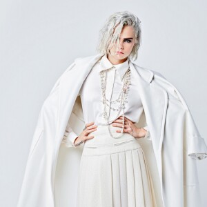Cara Delevingne figure sur la nouvelle campagne publicitaire Chanel (collection prêt-à-porter automne-hiver 2017-2018).