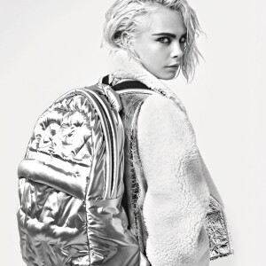 Cara Delevingne figure sur la nouvelle campagne publicitaire Chanel (collection prêt-à-porter automne-hiver 2017-2018).