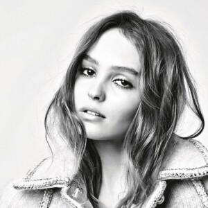 Lily-Rose Depp figure sur la nouvelle campagne publicitaire Chanel (collection prêt-à-porter automne-hiver 2017-2018).