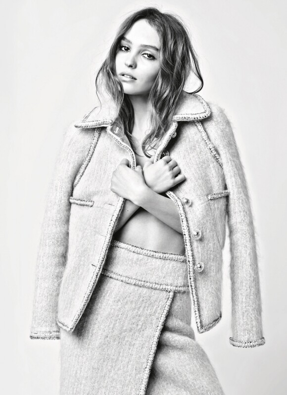 Lily-Rose Depp figure sur la nouvelle campagne publicitaire Chanel (collection prêt-à-porter automne-hiver 2017-2018).