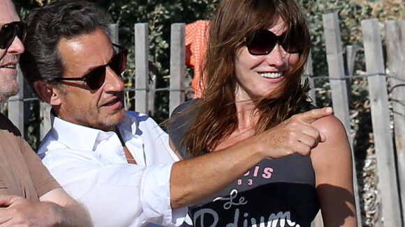 Carla Bruni-Sarkozy: "Je suis assez malheureuse loin de mon mari et des enfants"