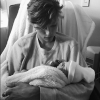 Photo de Lucky Blue Smith et sa fille Gravity. Le 26 juillet 2017.
