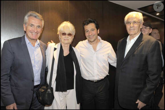 Gilbert Coullier avec Charley Marouani et sa femme autour de Laurent Gerra en 2009 au Palais des Congrès à Paris.