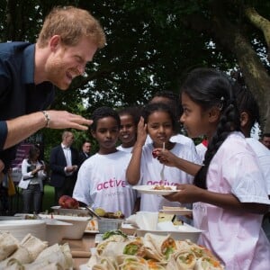 Le prince Harry a pris part à une séance d'activités avec les enfants du centre de loisirs Newham Council's à Central Park à Londres, le 28 juillet 2017.