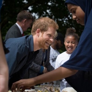 Le prince Harry a pris part à une séance d'activités avec les enfants du centre de loisirs Newham Council's à Central Park à Londres, le 28 juillet 2017.
