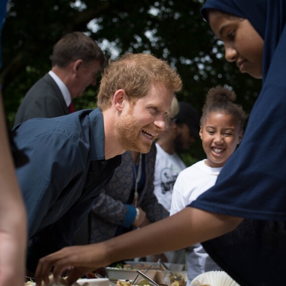 Le prince Harry a pris part à une séance d'activités avec les enfants du centre de loisirs Newham Council's à Central Park à Londres, le 28 juillet 2017.