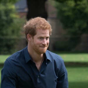 Le prince Harry a pris part à une séance d'activités avec les enfants du centre de loisirs Newham Council's à Central Park à Londres, le 28 juillet 2017.