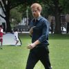 Le prince Harry a pris part à une séance d'activités avec les enfants du centre de loisirs Newham Council's à Central Park à Londres, le 28 juillet 2017.