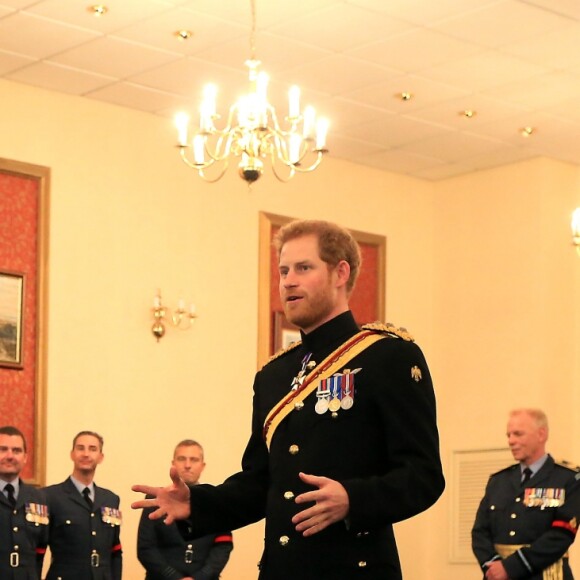 Le prince Harry en visite dans une base de la Royal Air Force le 20 juillet 2017 à Bury St Edmunds.