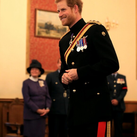 Le prince Harry en visite dans une base de la Royal Air Force le 20 juillet 2017 à Bury St Edmunds.