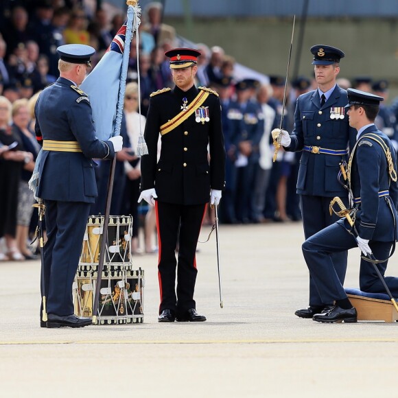 Le prince Harry en visite dans une base de la Royal Air Force le 20 juillet 2017 à Bury St Edmunds.