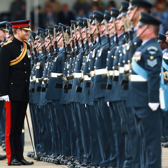 Le prince Harry en visite dans une base de la Royal Air Force le 20 juillet 2017 à Bury St Edmunds.